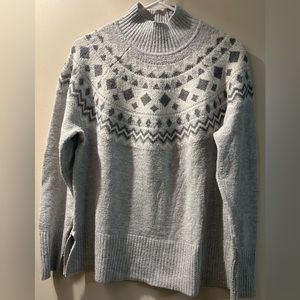 Tahari Women’s size Medium mock turtleneck gray sweater